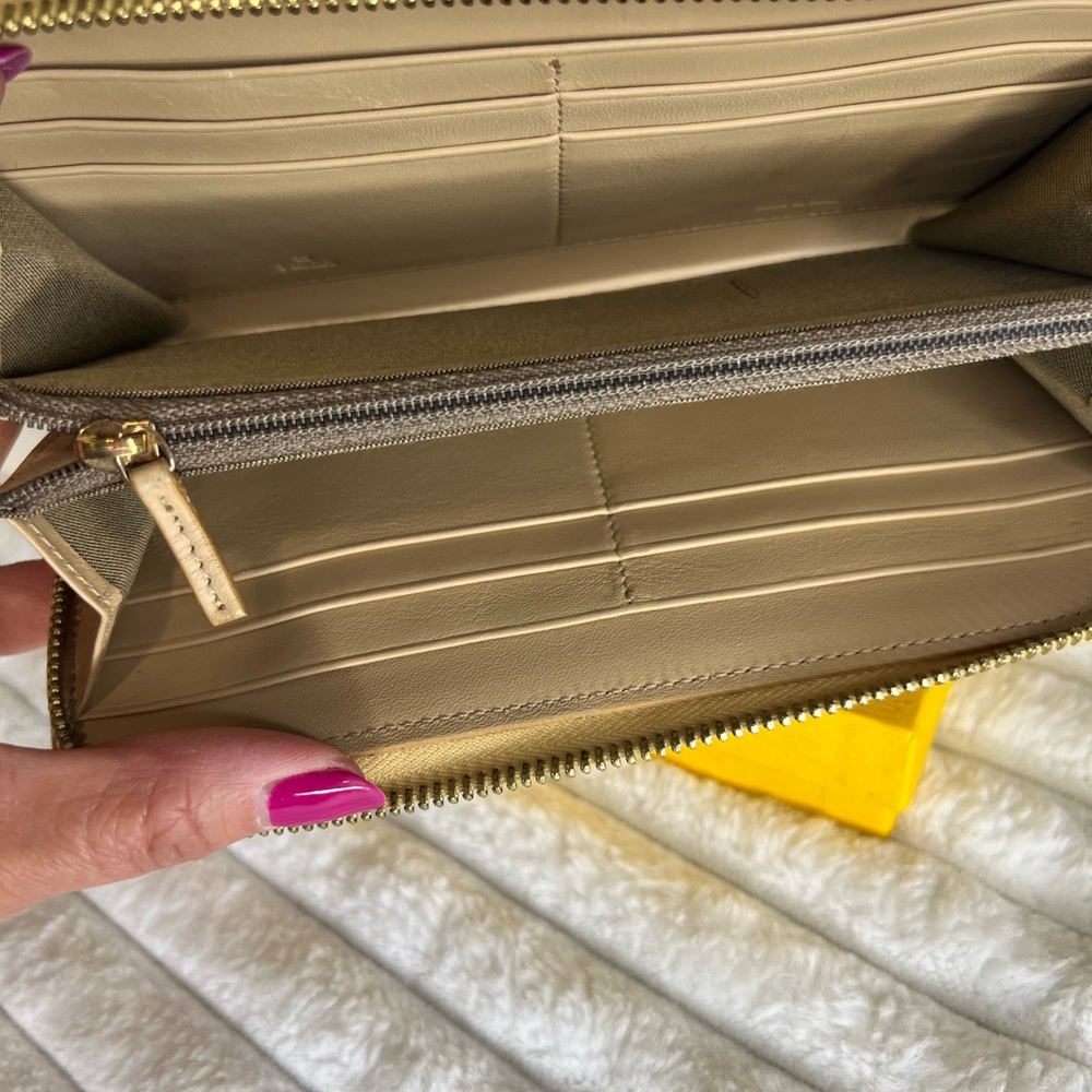 💎Authentic Fendi Wind Fastener wallet in yellow - Picture 3 of 4